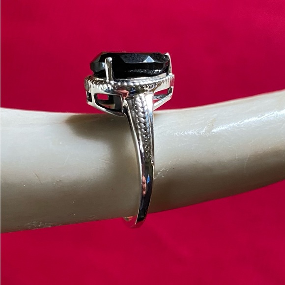 Black Onyx and Sterling Teardrop Ring Size 7 - Picture 2 of 3